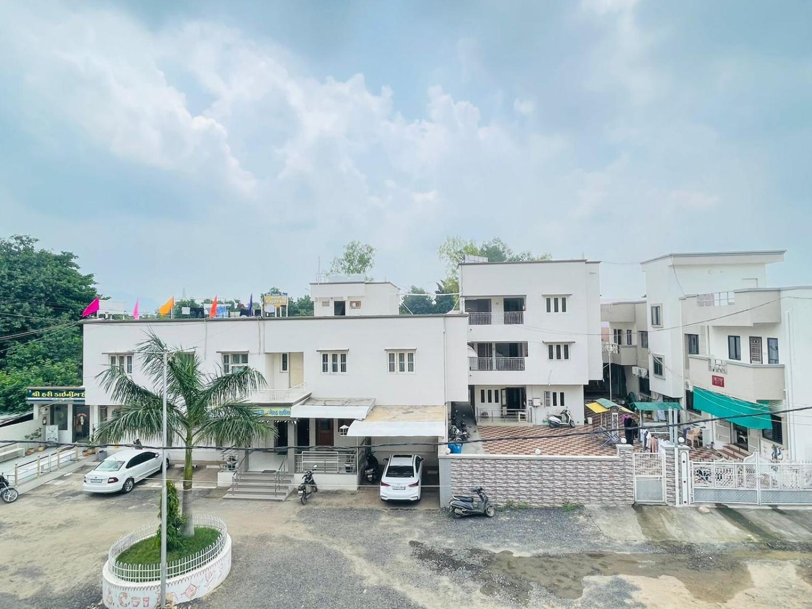 Hotel Rajdhani And Guest House Gujarat - Best Family Hotel In Halol Near Pavagadh And Halol Gidc Екстер'єр фото
