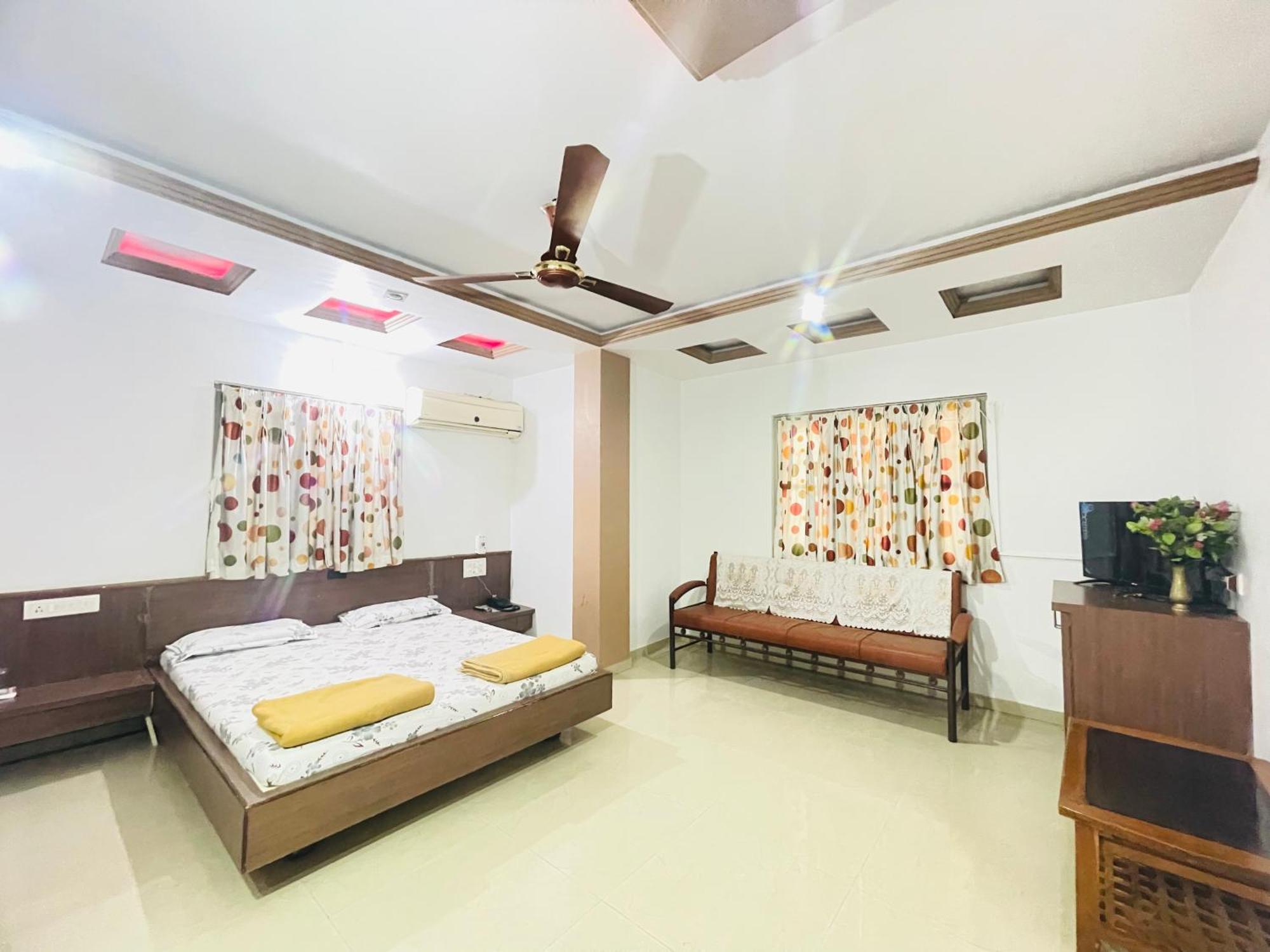 Hotel Rajdhani And Guest House Gujarat - Best Family Hotel In Halol Near Pavagadh And Halol Gidc Екстер'єр фото