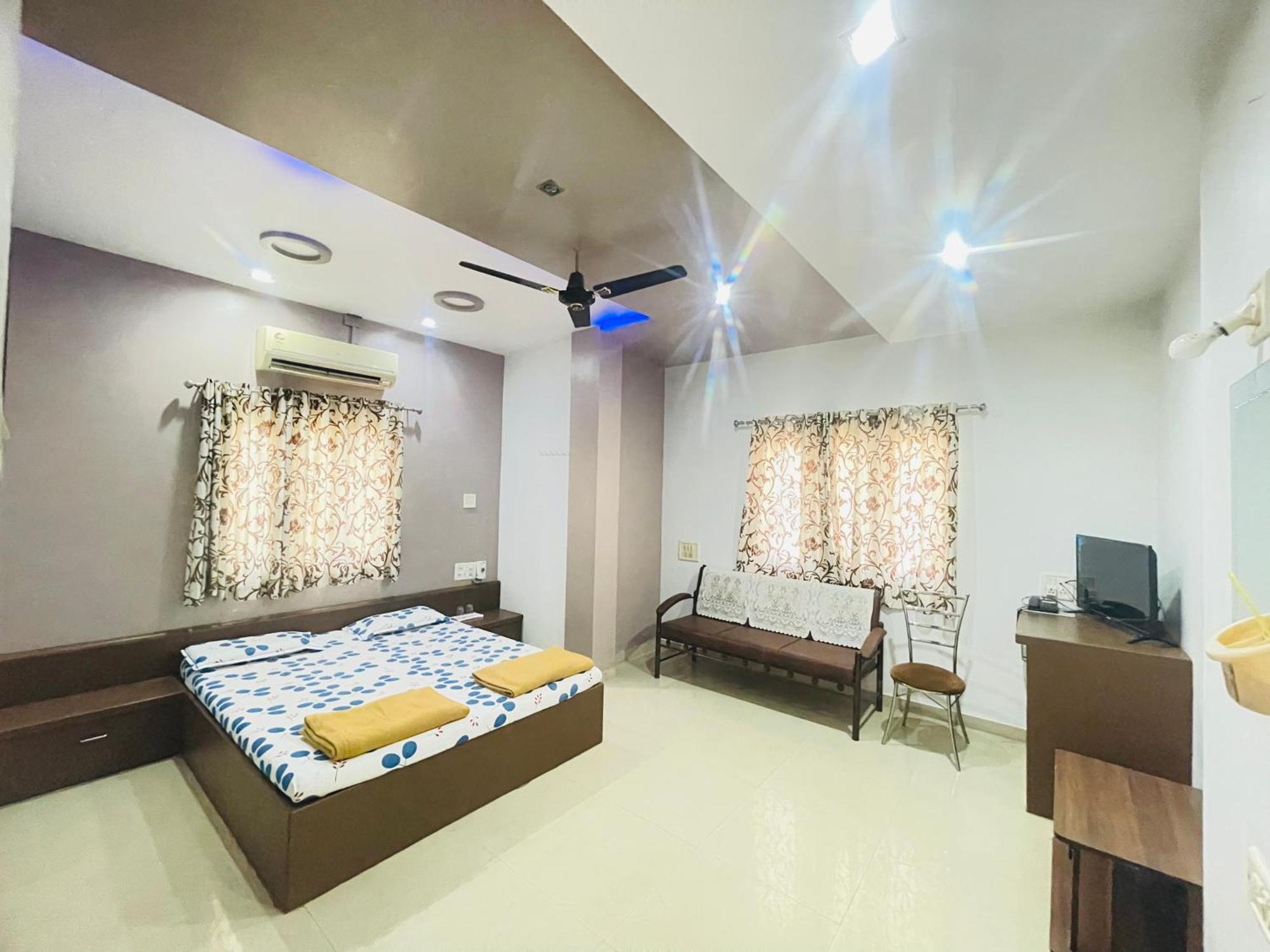 Hotel Rajdhani And Guest House Gujarat - Best Family Hotel In Halol Near Pavagadh And Halol Gidc Екстер'єр фото