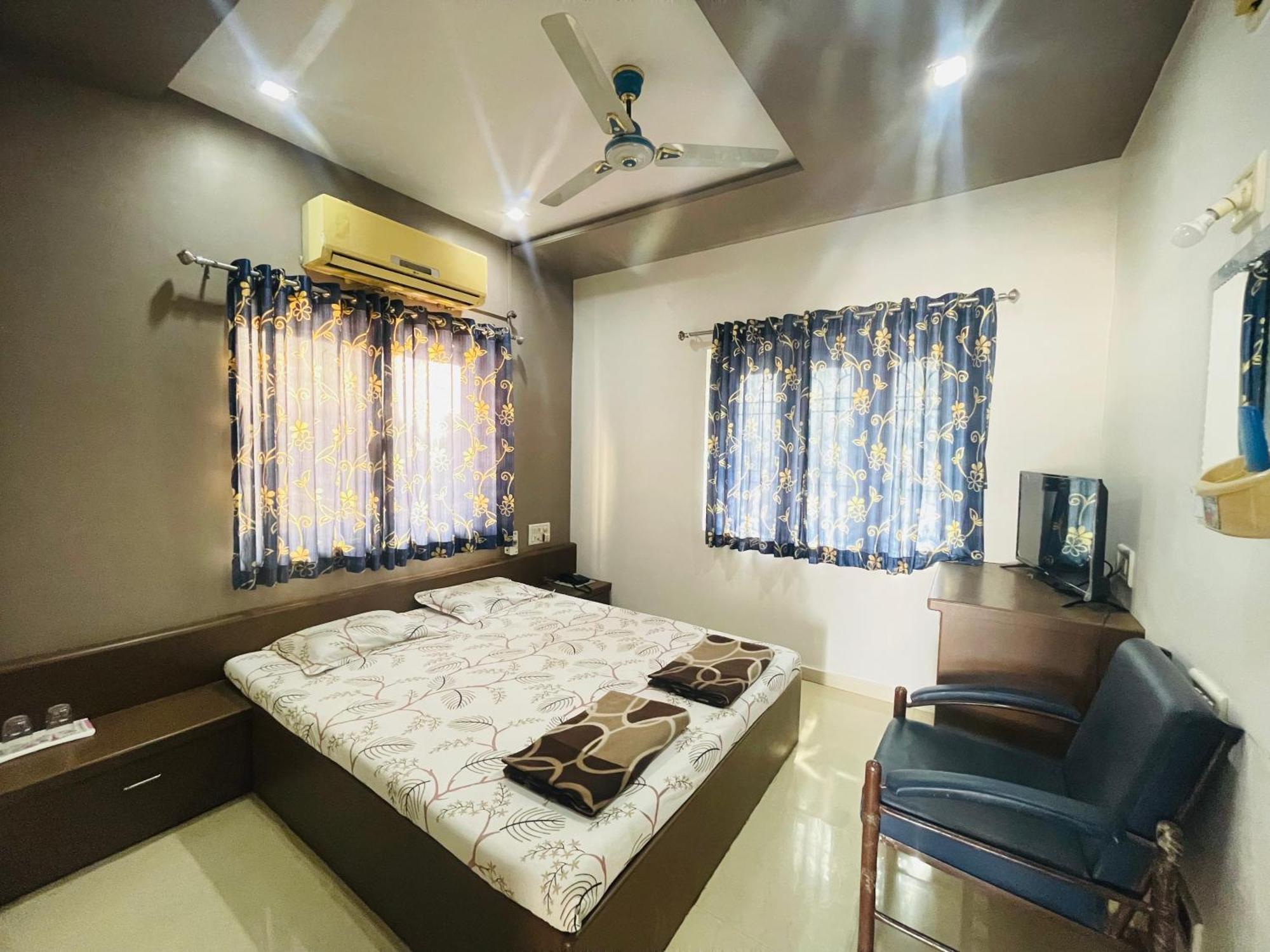 Hotel Rajdhani And Guest House Gujarat - Best Family Hotel In Halol Near Pavagadh And Halol Gidc Екстер'єр фото