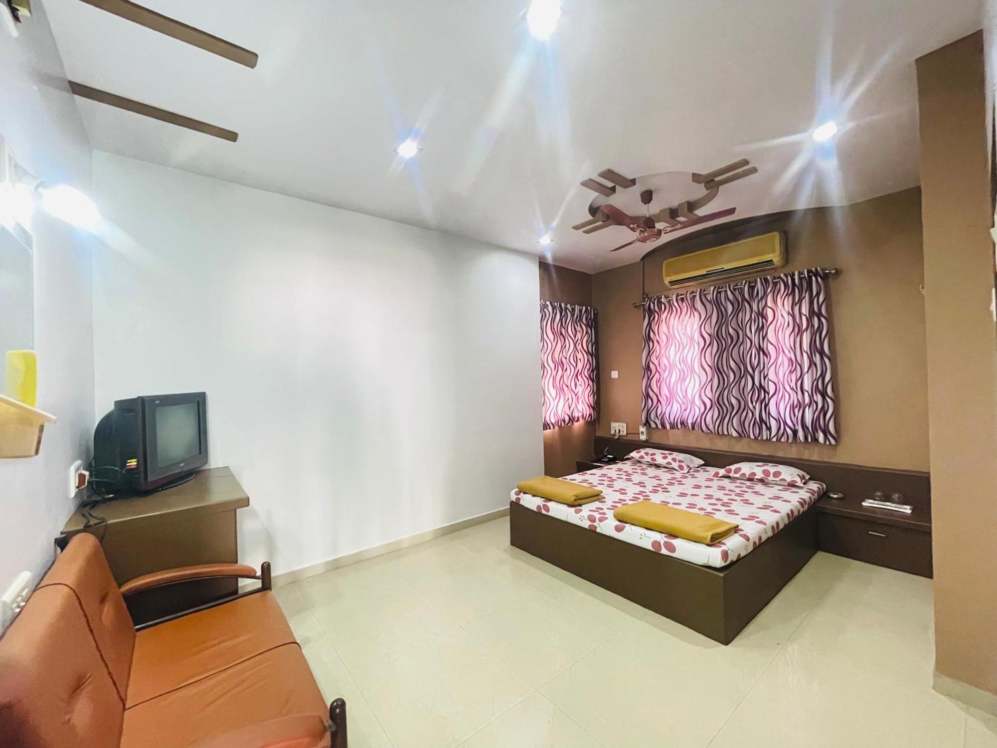 Hotel Rajdhani And Guest House Gujarat - Best Family Hotel In Halol Near Pavagadh And Halol Gidc Екстер'єр фото